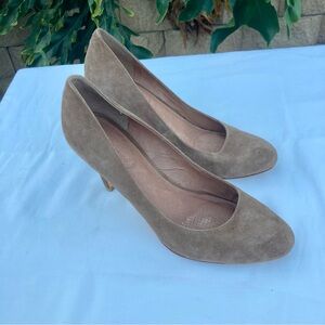 Corso Como Tan Heels with Classic Pump Style and Medium Height